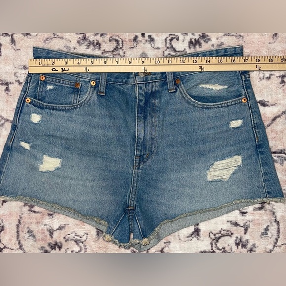 Madewell *NWT Relaxed Denim Shorts in Renfield Wash: Destructed
Edition Size 29 - Picture 6 of 11